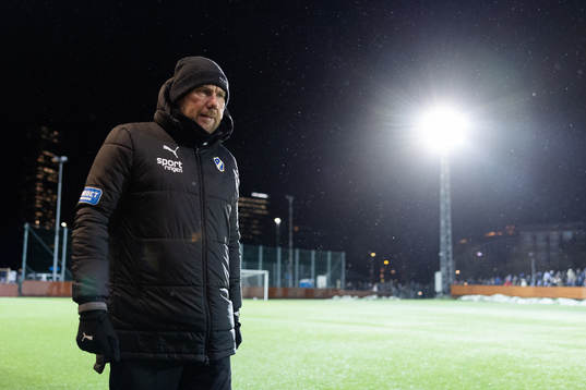 Halmstads tränare Magnus Haglund innan träningsmatchen i