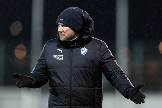 Halmstads tränare Magnus Haglund innan träningsmatchen i