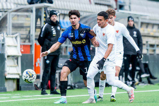 HB Køges Christian Tue Jensen och Kalmars Romario Pereira
