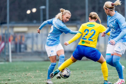 Malmö FFs Nathalie Hoff Persson och Eskilsminnes Lovisa