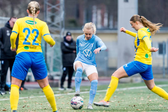 Malmö FFs Nathalie Hoff Persson och Eskilsminnes Lovisa