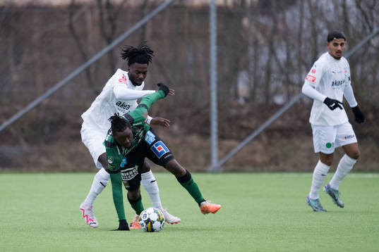 Varbergs Yusuf Azeez Temitope och Helsingborgs Benjamin