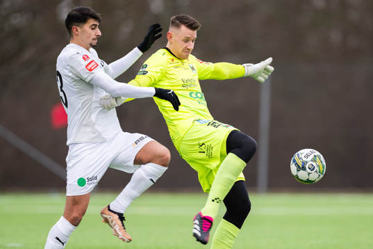 Helsingborgs Amar Muhsin och Varbergs målvakt David Olsson
