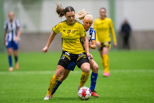 Elfsborgs Hedvig Petersson och IFK Göteborgs Leia Molund