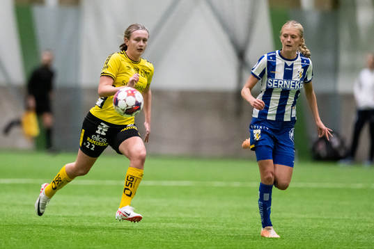 Elfsborgs Ellen Nilsson och IFK Göteborgs Filippa Andersson