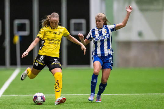 Elfsborgs Stina Jensen och IFK Göteborgs Nicole Fallqvist