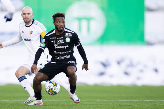Djurgårdens Marcus Danielson och Västerås SKs Henry Offia