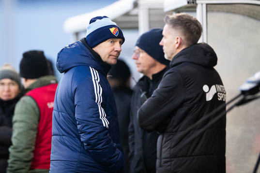 Djurgårdens tränare Kim Bergstrand lämnar planen