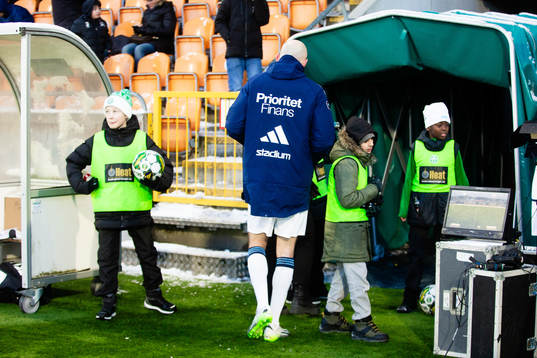 Djurgårdens Marcus Danielson lämnar planen