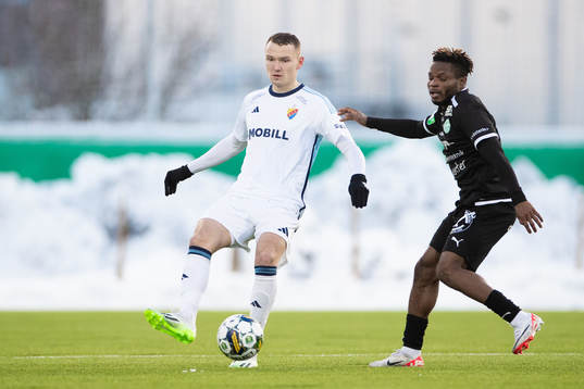 Djurgårdens Piotr Johansson och Västerås SKs Henry Offia