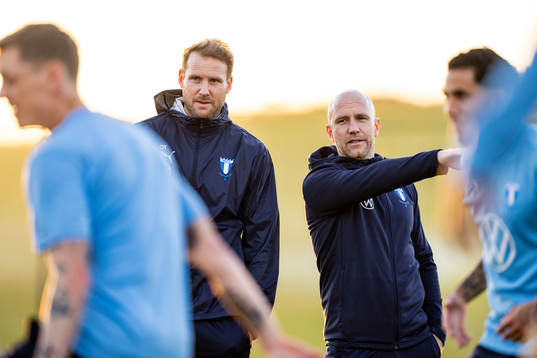 Assisterande tränare Ola Toivonen och tränare Henrik