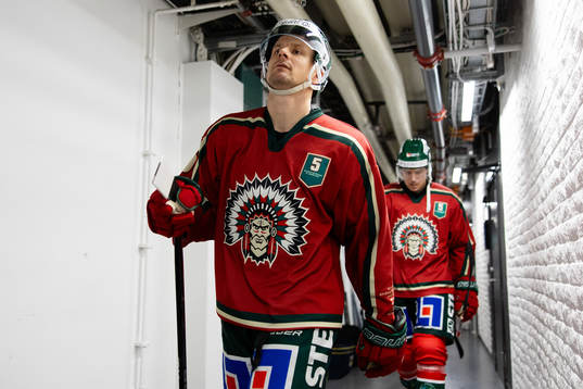 Frölundas Nicklas Lasu innan ishockeymatchen i SHL mellan