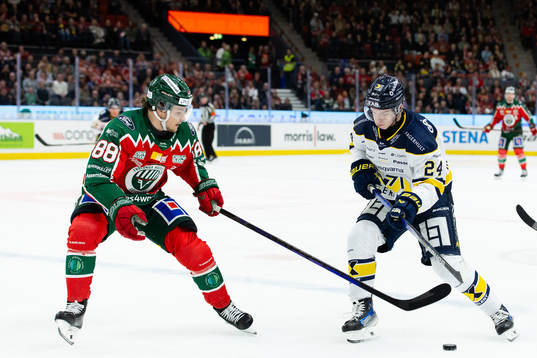 Frölundas Malte Strömwall och HV71s Oscar Fisker Molgaard