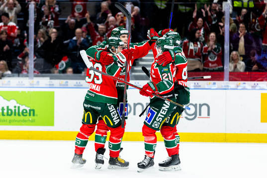 Frölundas Henrik Tömmernes jublar med lagkamrater
