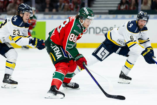 Frölundas Malte Strömwall och HV71s Åke Stakkestad  och