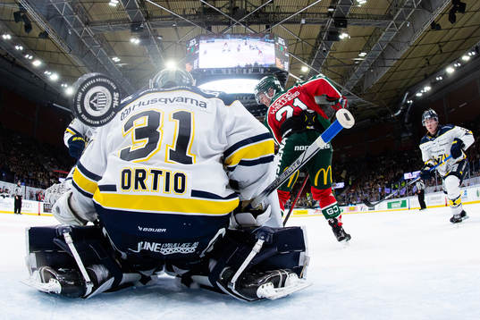 Frölundas Henrik Tömmernes skjuter avgörande 2-1 i mål