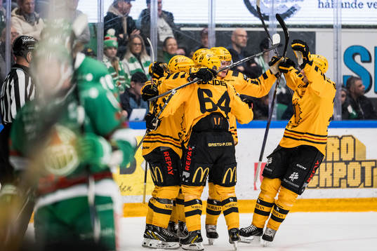 Skellefteås spelarna jublar