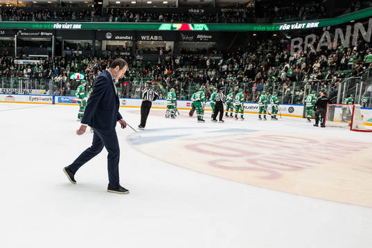 assisterande tränare Janne Larsson deppar