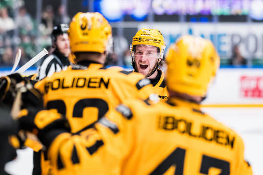 Skellefteås Jonathan Pudas jublar