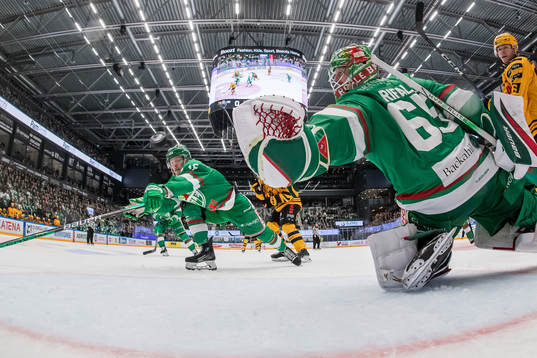Rögles Christoffer Rifalk räddar Skellefteås Jonathan