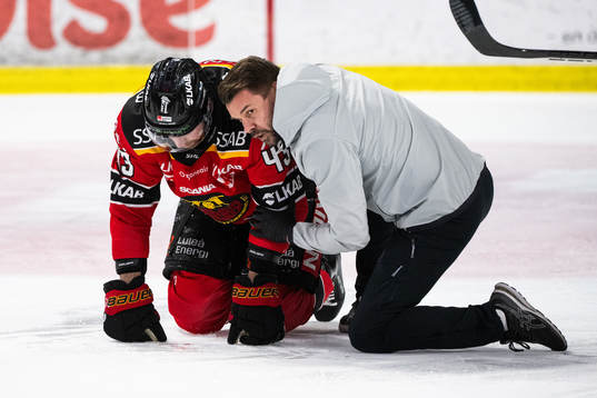 Luleås Oscar Eklind och Luleås fystränare Mattias