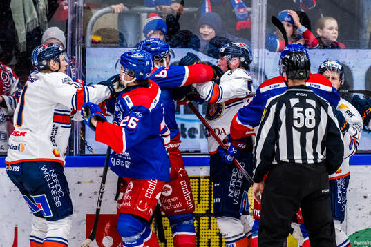 Oskarshamns Patrik Karlkvist och Växjös Martin Lundberg