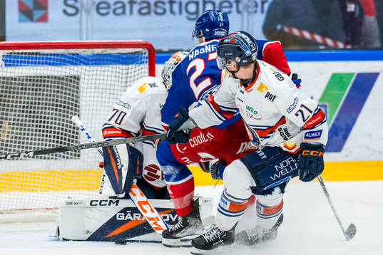 Växjös målvakt Adam Åhman och Oskarshamns Austin Wagner