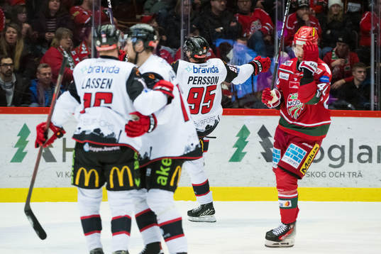Malmö Redhawks Carl Persson jublar