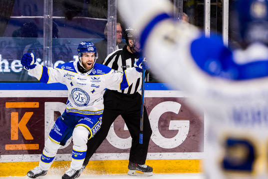 Leksands Oskar Lang jublar
