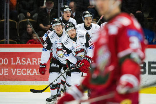 Malmö Redhawks Carl Persson jublar