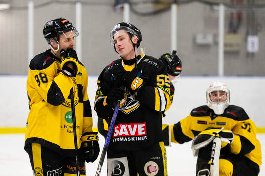 Panters Carl Abbenäs och Vänersborgs Oscar Karlsson som