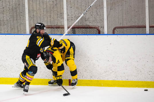 Panters Viktor Holmqvist och Vänersborgs Johannes Rahm