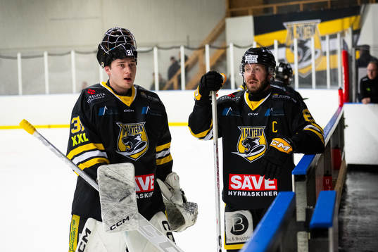 Panters målvakt Lucas Arrhagen och Viktor Holmqvist