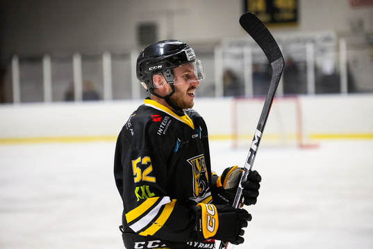 Panters Anton Hansson jublar
