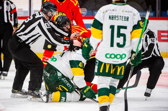 Björklövens Maxime Fortier och Brynäs Oskar Kvist