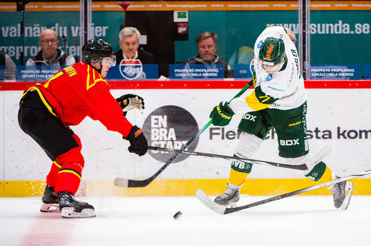 Brynäs Theo Lindstein och Björklövens Gustav Possler