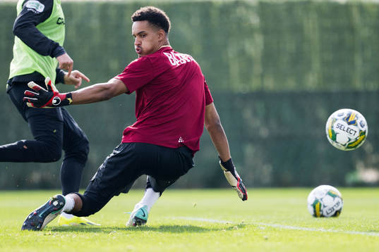Hammarbys målvakt Oliver Dovin
