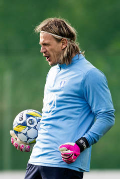 Målvakt Johan Dahlin jublar