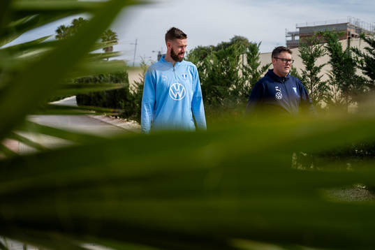 Pontus Jansson och materialförvaltare Daniel Möller