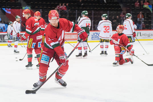 MoDos Niklas Folin innan ishockeymatchen i SHL mellan MoDo