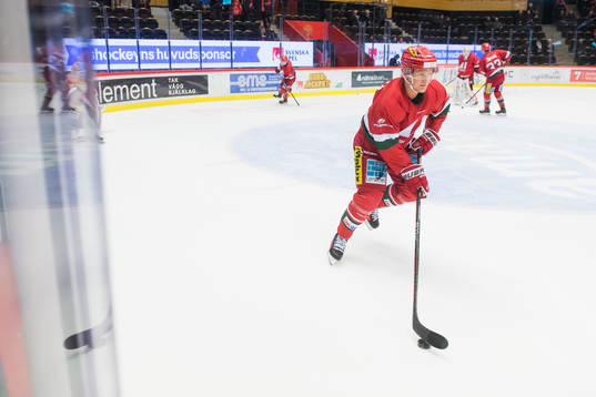MoDos Niklas Folin innan ishockeymatchen i SHL mellan MoDo