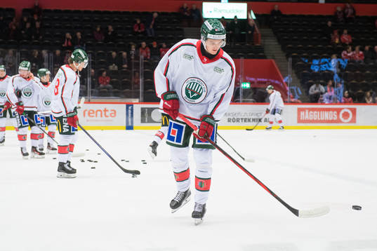 Frölundas Otto Stenberg innan ishockeymatchen i SHL mellan