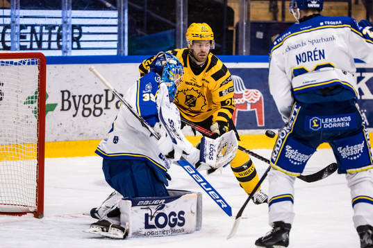 Leksands målvakt Filip Larsson och Skellefteås Oscar