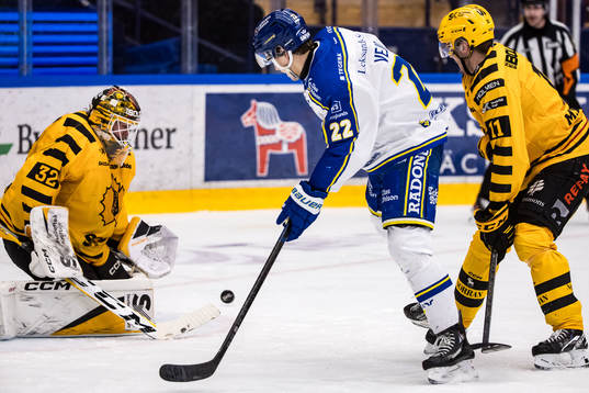 Skellefteås målvakt Linus Söderström och Leksands Lukas