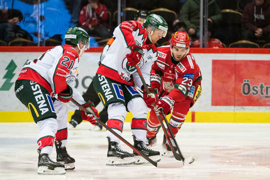 Frölundas Nicklas Lasu och MoDos Josh Dickinson