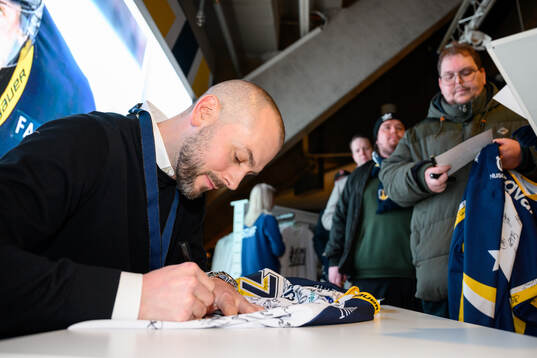 Den tidigare HV71-spelaren Erik Christensen skriver