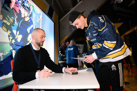 Den tidigare HV71-spelaren Erik Christensen skriver