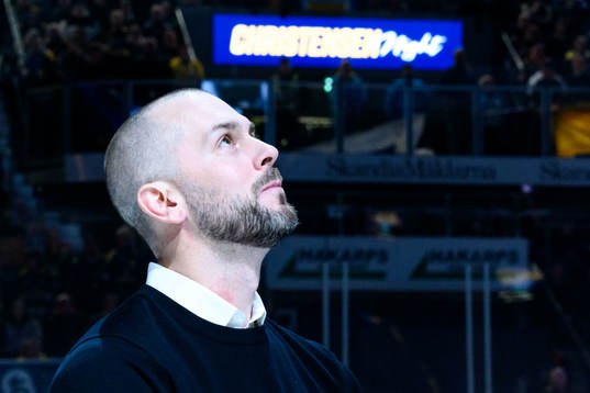 Den tidigare HV71-spelaren Erik Christensen hyllas innan