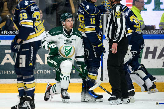 Färjestads Per Åslund deppar