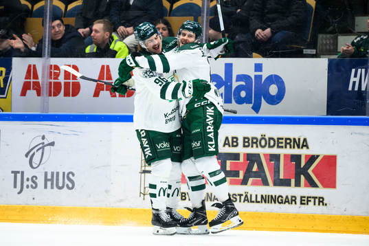 Färjestads David Tomasek och Joakim Nygård jublar